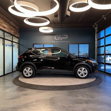 Used 2021 Nissan Kicks S image 2