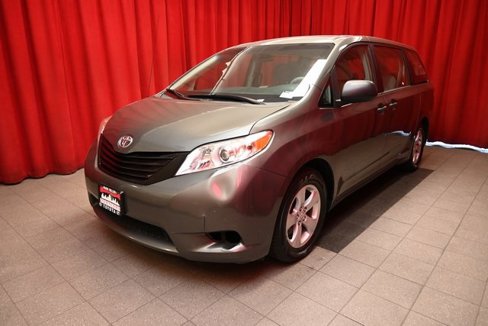 Used 2013 Toyota Sienna L image 3