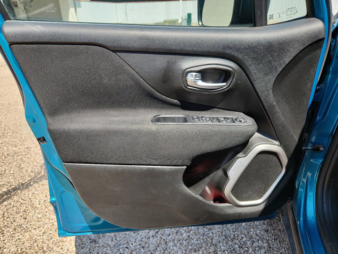 Used 2021 Jeep Renegade Latitude image 10