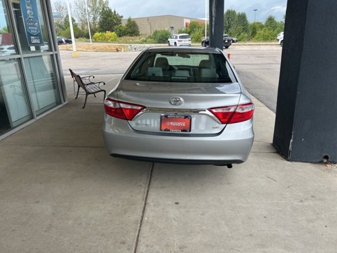 Used 2016 Toyota Camry LE image 5
