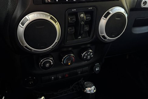 Used 2014 Jeep Wrangler Unlimited Rubicon w/ Max Tow Package image 23