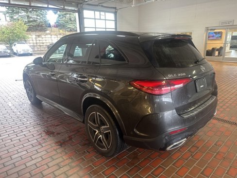 Used 2024 Mercedes-Benz GLC 300 4MATIC image 6
