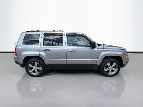 Used 2016 Jeep Patriot High Altitude image 9