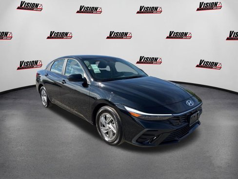 Certified 2024 Hyundai Elantra SE image 3