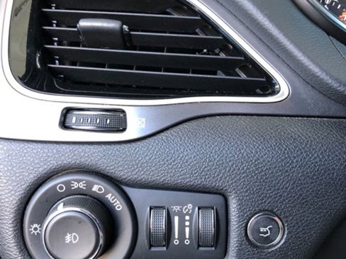 Used 2019 Jeep Cherokee Limited image 8