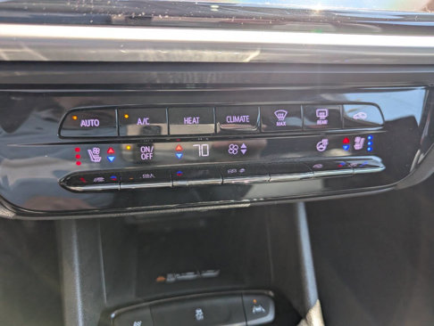 Used 2022 Chevrolet Bolt EUV Premier image 14