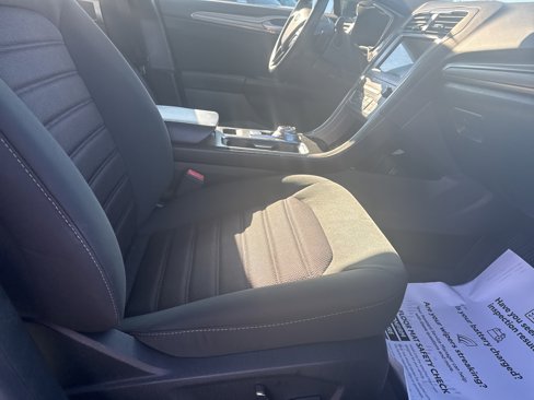 Used 2020 Ford Fusion SE image 5