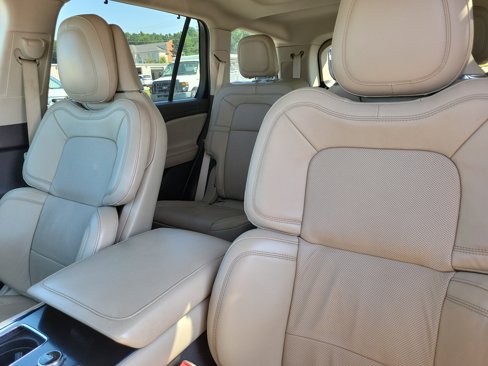 Used 2020 Lincoln Aviator Reserve w/ Equipment Group 202A image 14