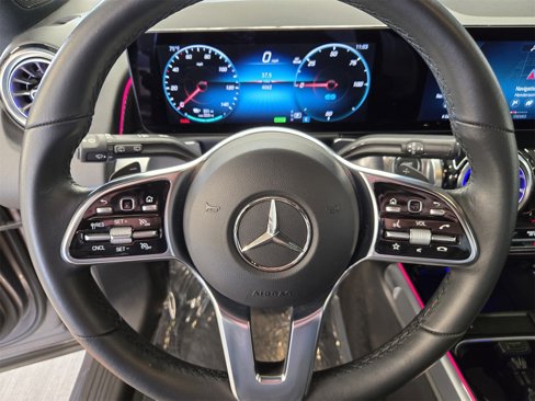 Used 2023 Mercedes-Benz EQB 300 4MATIC image 16