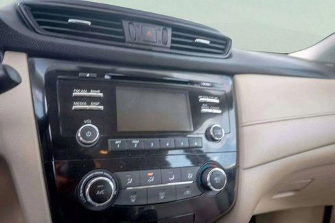 Used 2017 Nissan Rogue S image 10