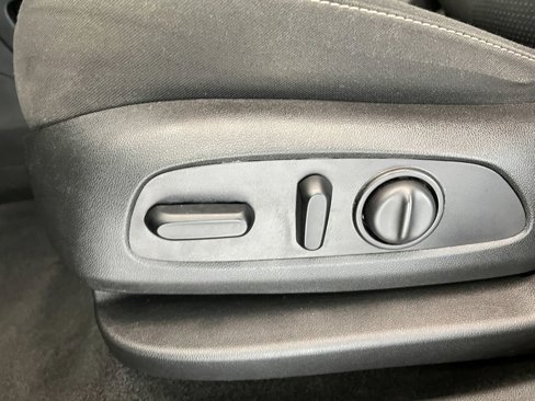 Used 2021 GMC Acadia SLE w/ Driver Convenience Package image 16