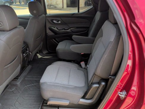 Used 2022 Chevrolet Traverse LT image 34
