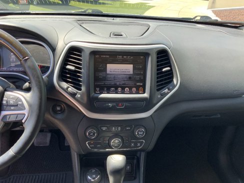 Used 2016 Jeep Cherokee Overland image 16