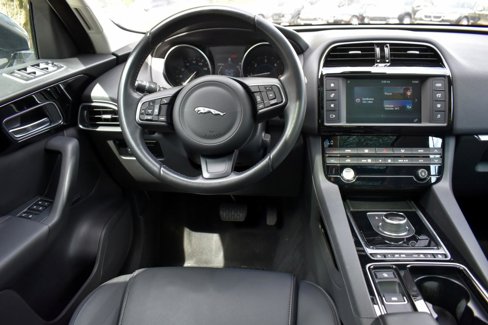 Used 2018 Jaguar F-PACE Premium image 15