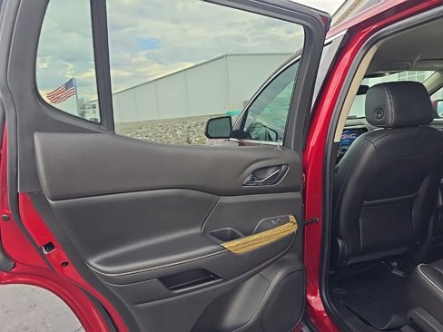 Used 2019 GMC Acadia Denali image 16