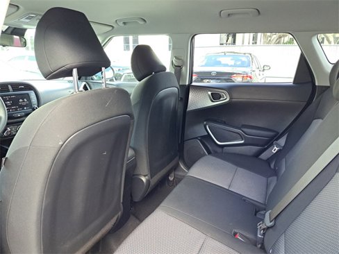 Used 2023 Kia Soul LX image 5