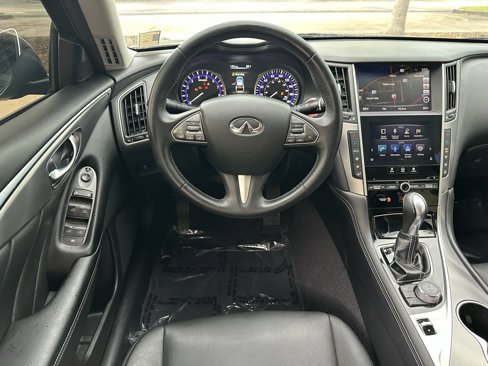 Used 2017 INFINITI Q50 Signature Edition w/ All Weather Package (L93) image 2