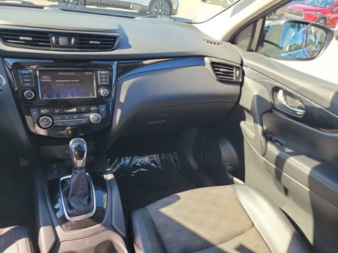 Used 2022 Nissan Rogue Sport SV w/ Technology Package image 17
