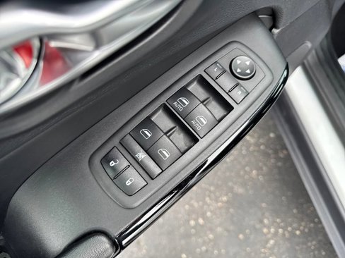 Used 2023 Jeep Cherokee Altitude Lux image 11