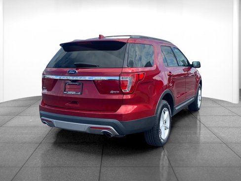 Used 2017 Ford Explorer XLT image 7