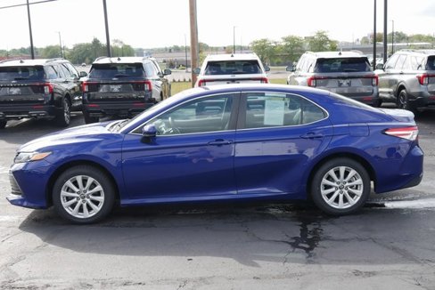 Used 2018 Toyota Camry LE image 6