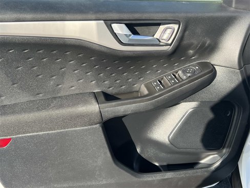 Used 2020 Ford Escape SE image 15