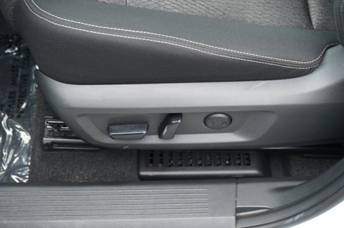 Used 2024 Nissan Rogue SV image 17