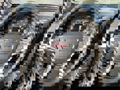 Used 2024 GMC Terrain SLE image 3