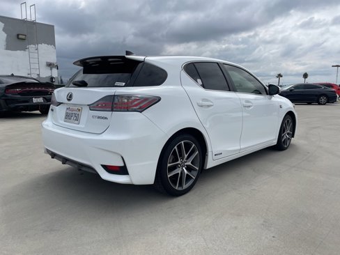 Used 2016 Lexus CT 200h image 2