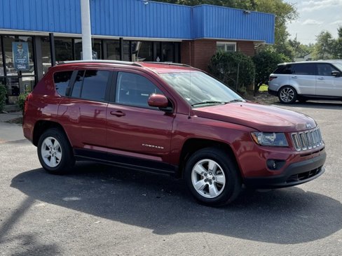 Used 2017 Jeep Compass Latitude image 8