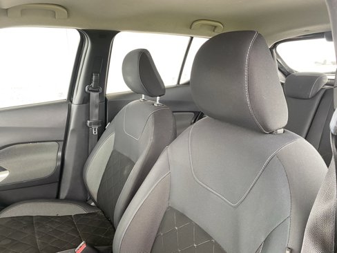 Used 2020 Nissan Kicks SV image 11