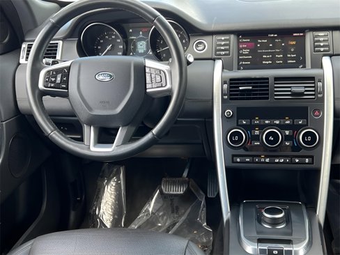 Used 2019 Land Rover Discovery Sport SE image 16