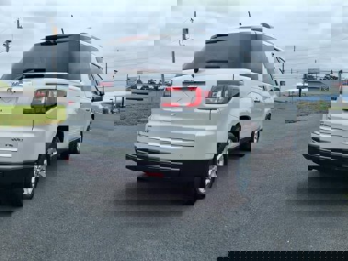 Used 2016 GMC Acadia SLE image 3