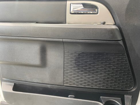 Used 2017 Ford Expedition XLT image 9