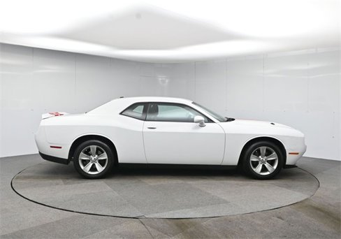 Used 2015 Dodge Challenger SXT image 6