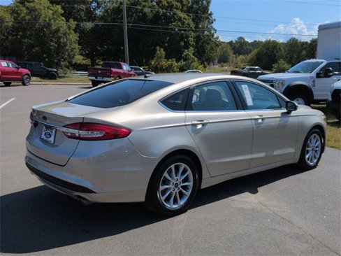 Used 2017 Ford Fusion SE w/ Fusion SE Technology Package image 13
