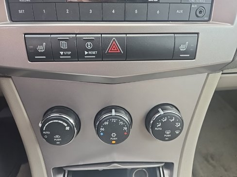 Used 2009 Chrysler Sebring Touring w/ Special Touring Group image 4
