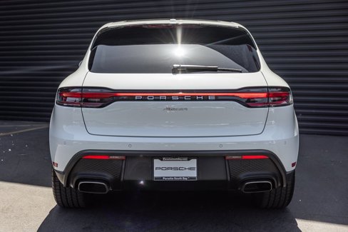 Certified 2025 Porsche Macan image 8