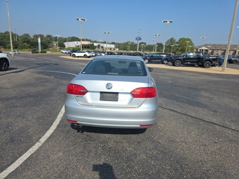 Used 2012 Volkswagen Jetta Sedan image 4