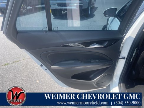 Used 2018 Buick Regal Essence w/ Driver Confidence Package #1 image 31