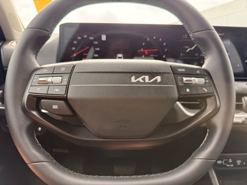 Used 2025 Kia K4 EX image 14