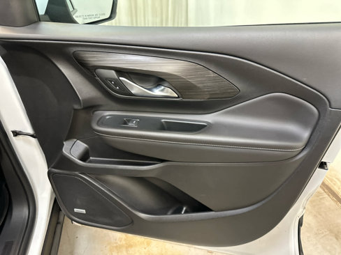 Used 2022 GMC Terrain SLT w/ Infotainment Package II image 28