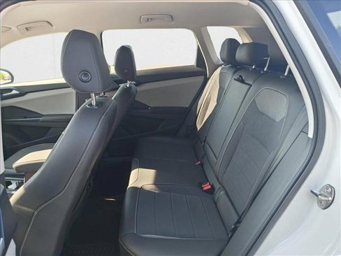 Certified 2024 Volkswagen Taos SE image 20