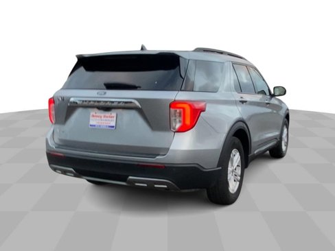 Used 2023 Ford Explorer XLT w/ Equipment Group 202A image 8