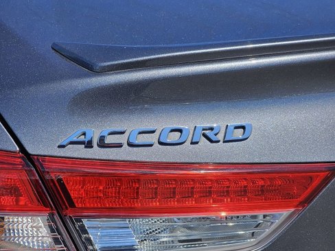 Used 2018 Honda Accord Sport image 11