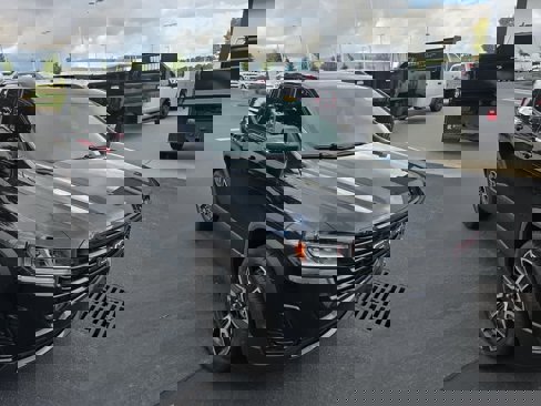 Used 2021 GMC Acadia SLE w/ Driver Convenience Package image 2