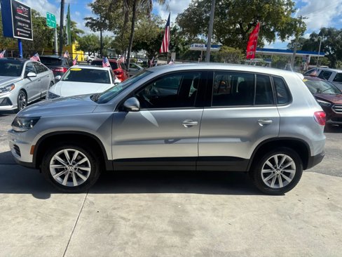 Used 2018 Volkswagen Tiguan Limited w/ Alloy Wheels Package image 10