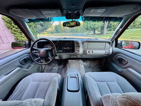 Used 1999 Chevrolet Suburban 4WD w/ Preferred Equipment Group 2 image 19