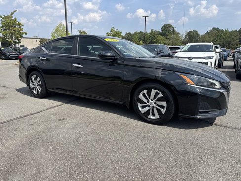 Used 2023 Nissan Altima 2.5 S image 3