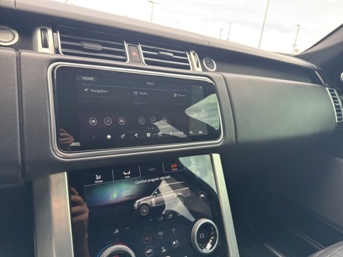 Used 2018 Land Rover Range Rover HSE image 12